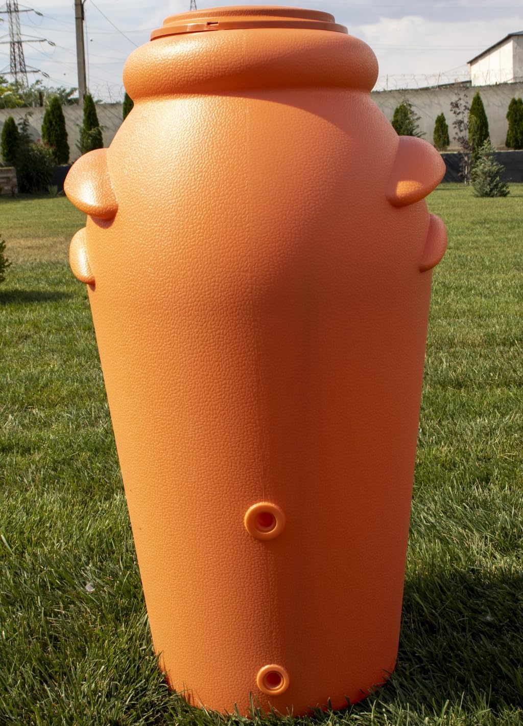 F & R Regenwassertonne 200 Liter, UV-, Korrosions- und Frostbeständige Regentonne, Regenbehälter mit Abdichtendem Deckel & Wasserhahn, Regenfass, Regenwassersammler, Terracotta - Image 2